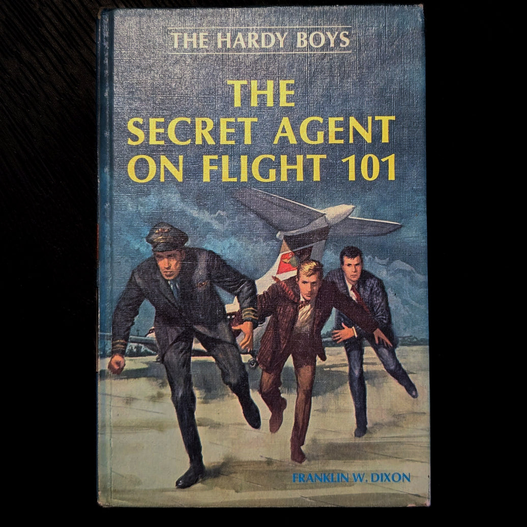 46 The Secret Agent on Flight 101 (1967): Vintage Hardy Boys Book Blue-Back image 0