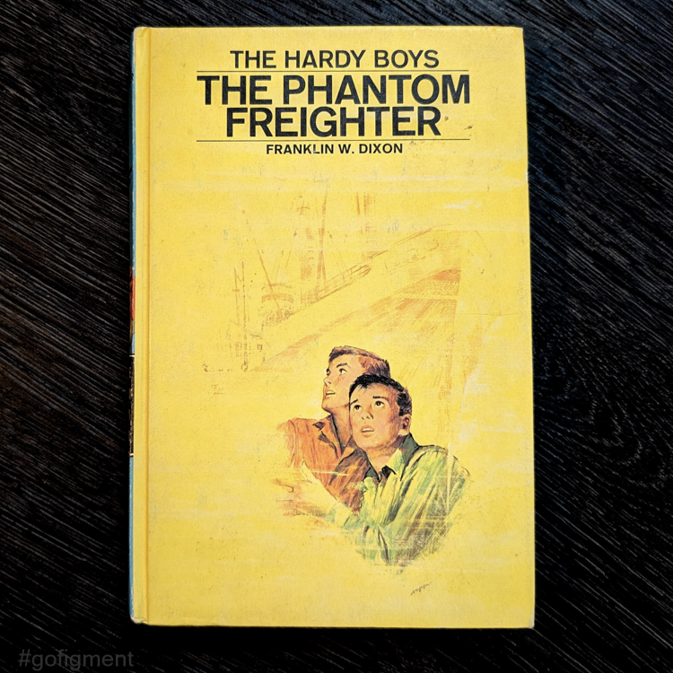 26 The Phantom Freighter (1947/1970): Vintage Hardy Boys Book Blue-Back image 0