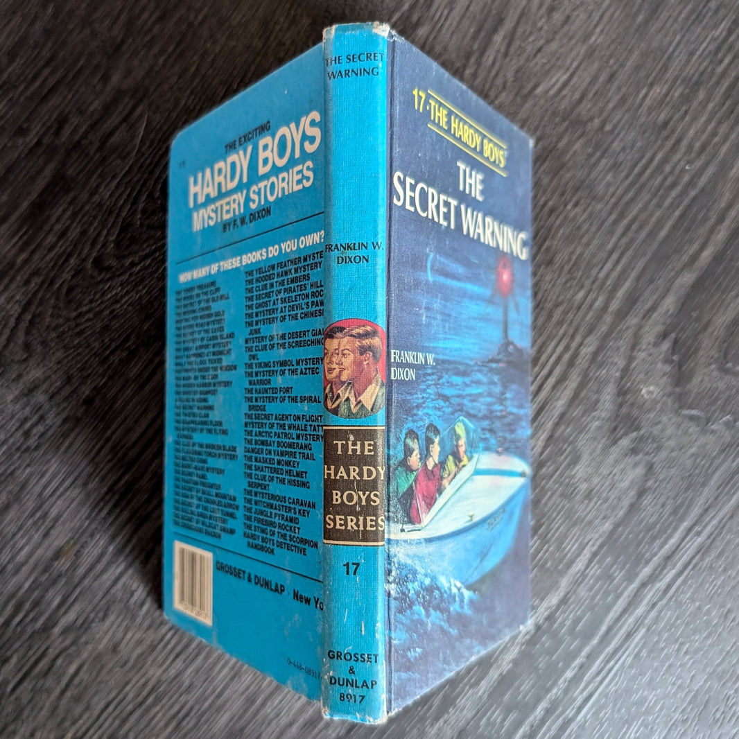 17 The Secret Warning (1966-YN Cameo): Hardy Boys Book Blue-Back image 1