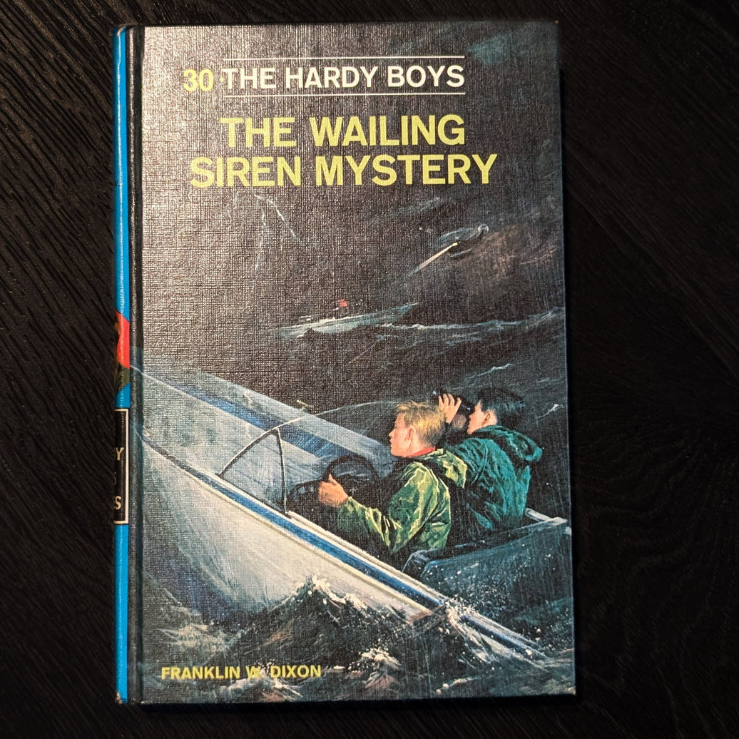 30 The Wailing Siren Mystery (1968-YN): Vintage Hardy Boys Book Blue-Back image 0
