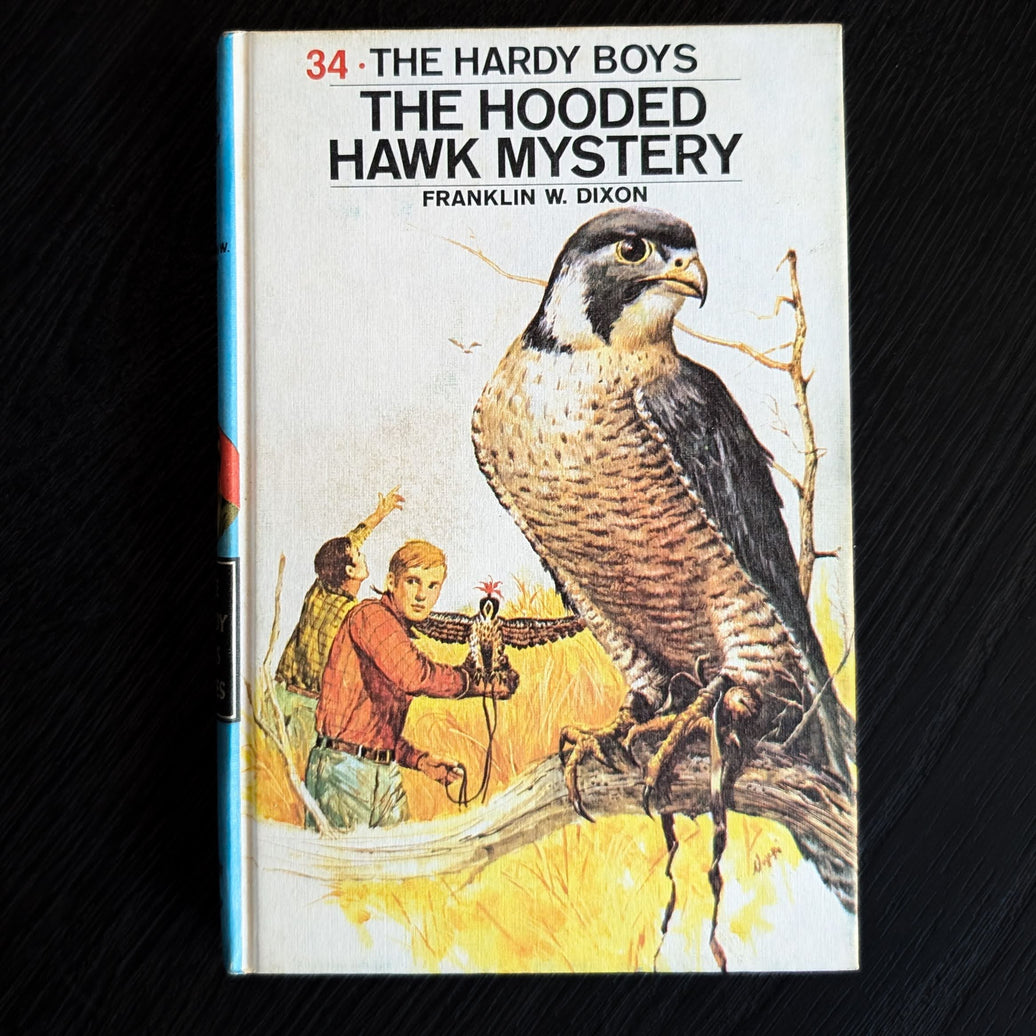 34 The Hooded Hawk Mystery (1954/1971-YN): Hardy Boys Book image 0