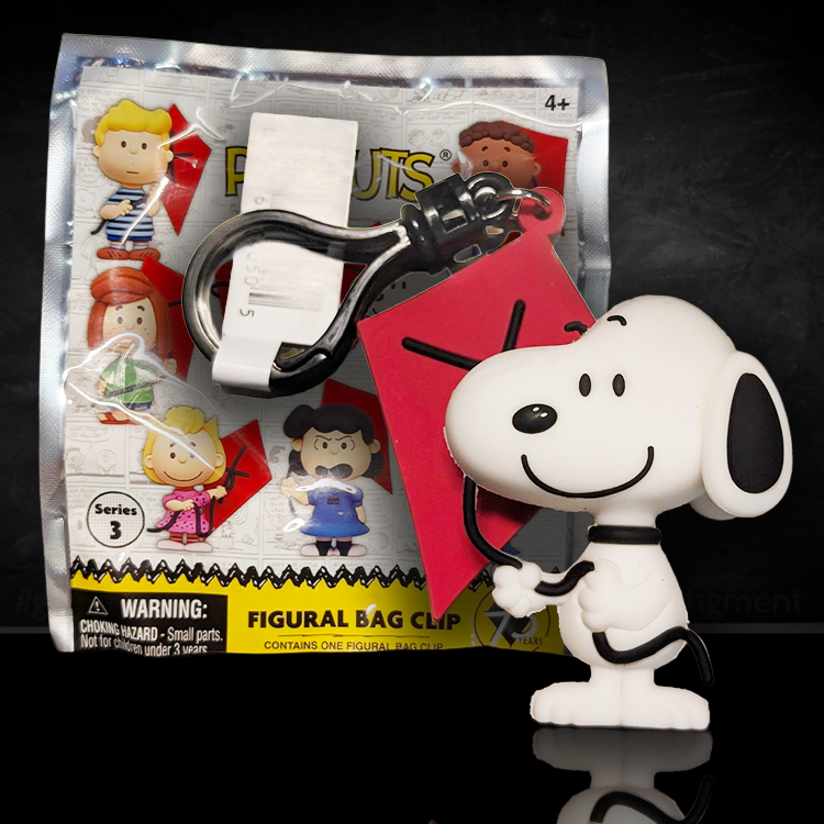 Snoopy bag clip holding red kite from Monogram Peanuts 75th Anniversary Series 3 collectible keychain accessory