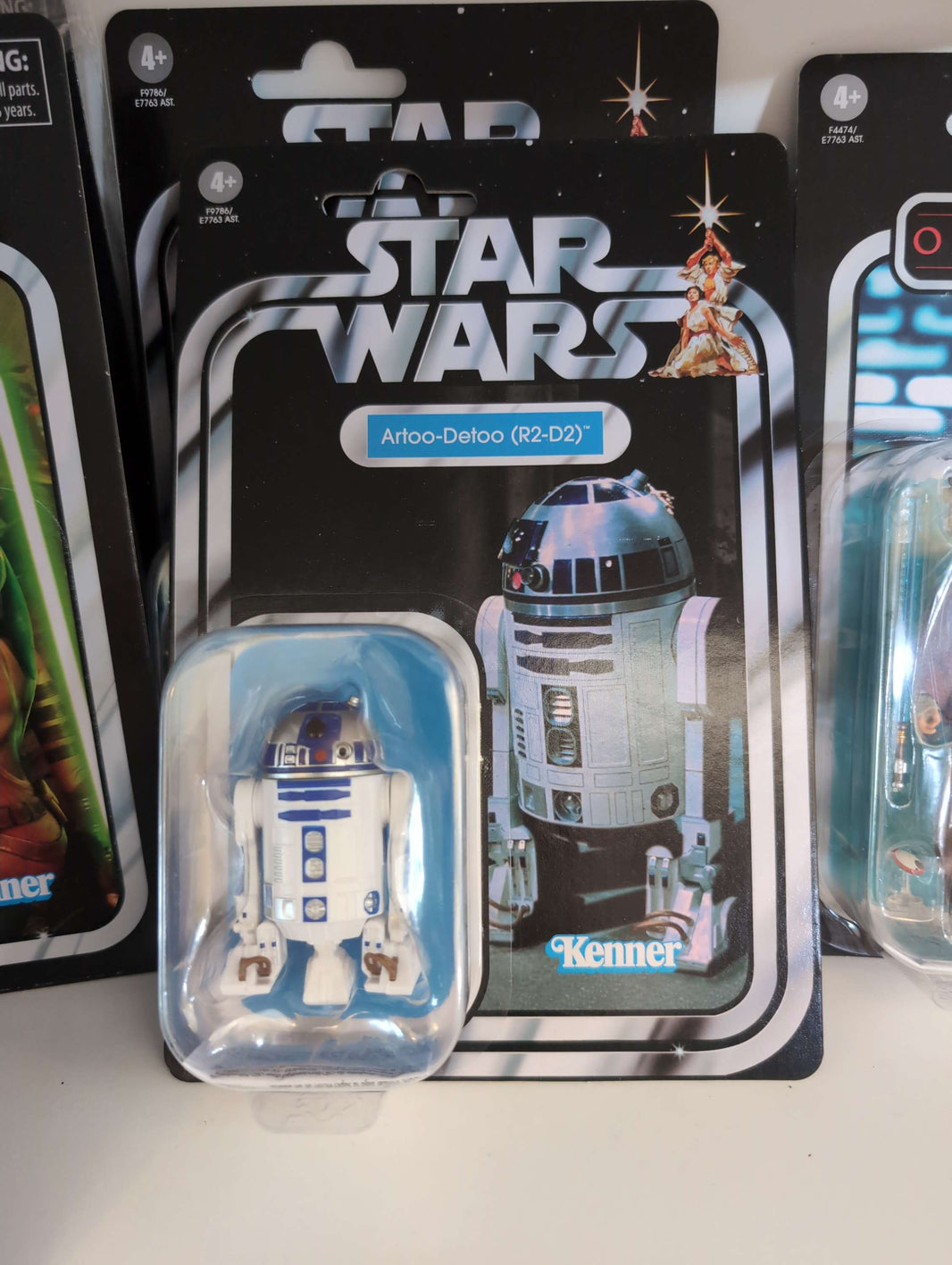 Artoo-Detoo R2-D2 Action Figure Star Wars Vintage Collection in classic Kenner packaging by Hasbro.