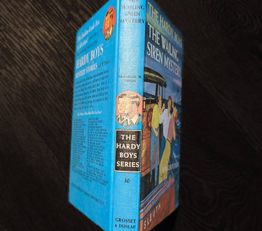 30 The Wailing Siren Mystery (1951):  Vintage Hardy Boys Book Blue-Back image 3