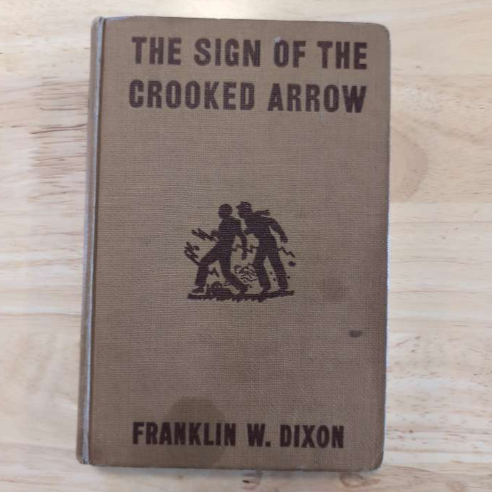 28 The Sign of the Crooked Arrow Vintage Hardy Boys Book image 0