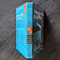 26 The Phantom Freighter (1947):  Vintage Hardy Boys Book Blue-Back image 2