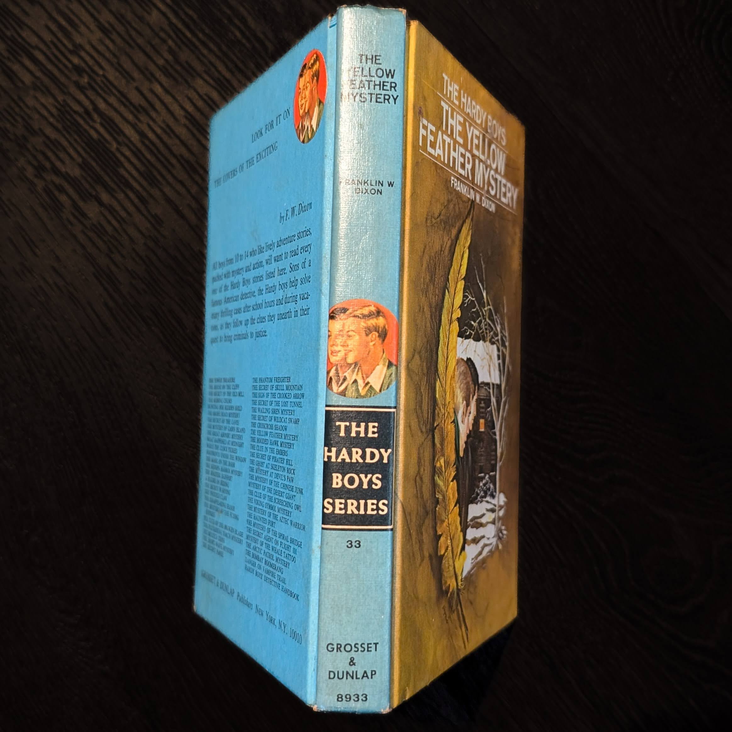 33 The Yellow Feather Mystery (1953/1971):  Vintage Hardy Boys Book Blue-Back image 3