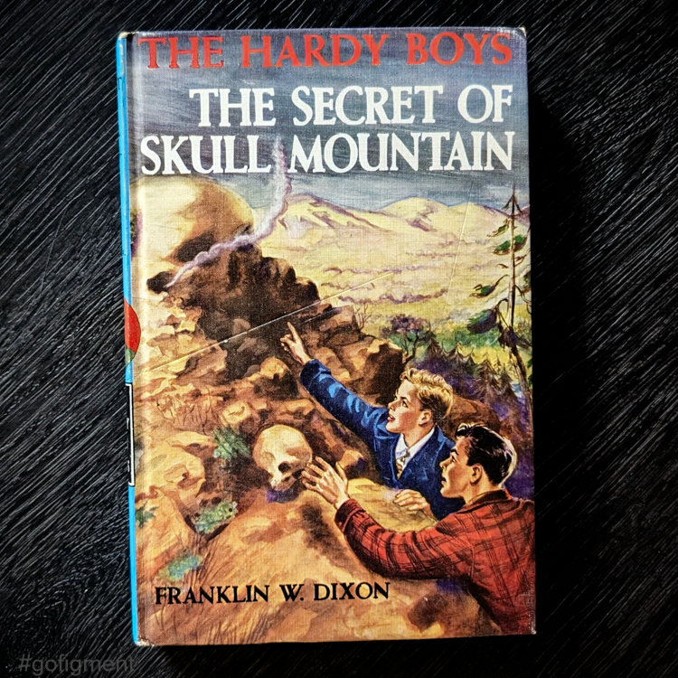27 The Secret of Skull Mountain (1948):  Vintage Hardy Boys Book Blue-Back image 0