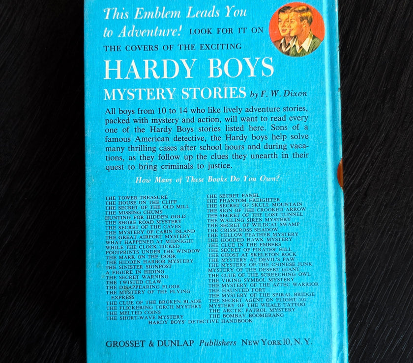 13 The Mark on the Door (1967):  Vintage Hardy Boys Book Blue-Back image 3