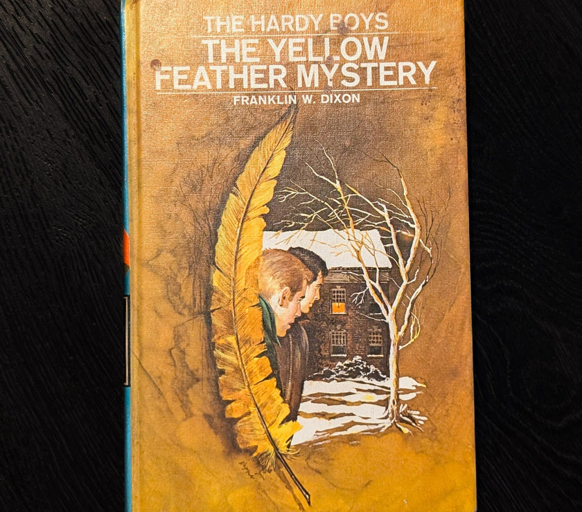 33 The Yellow Feather Mystery (1953/1971):  Vintage Hardy Boys Book Blue-Back image 0