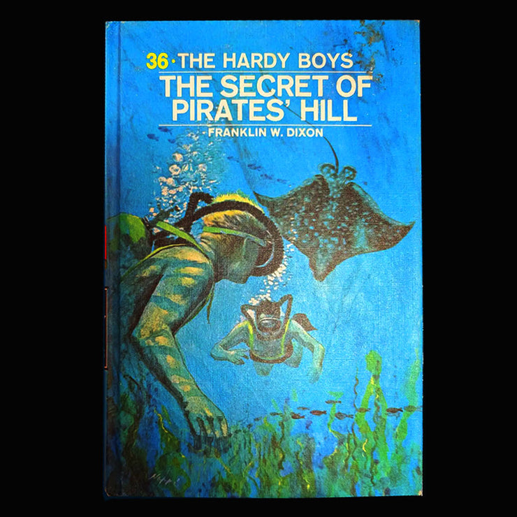 36 The Secret of Pirates' Hill (1956/1972-YN):  Hardy Boys Book Blue-Back image 0