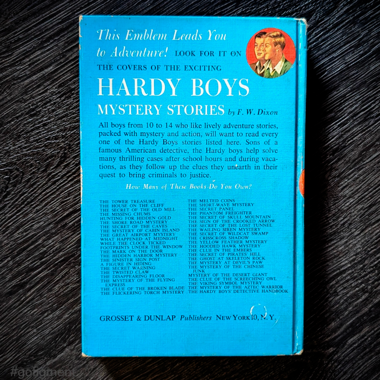 16 A Figure in Hiding (1937):  Vintage Hardy Boys Book Blue-Back image 3