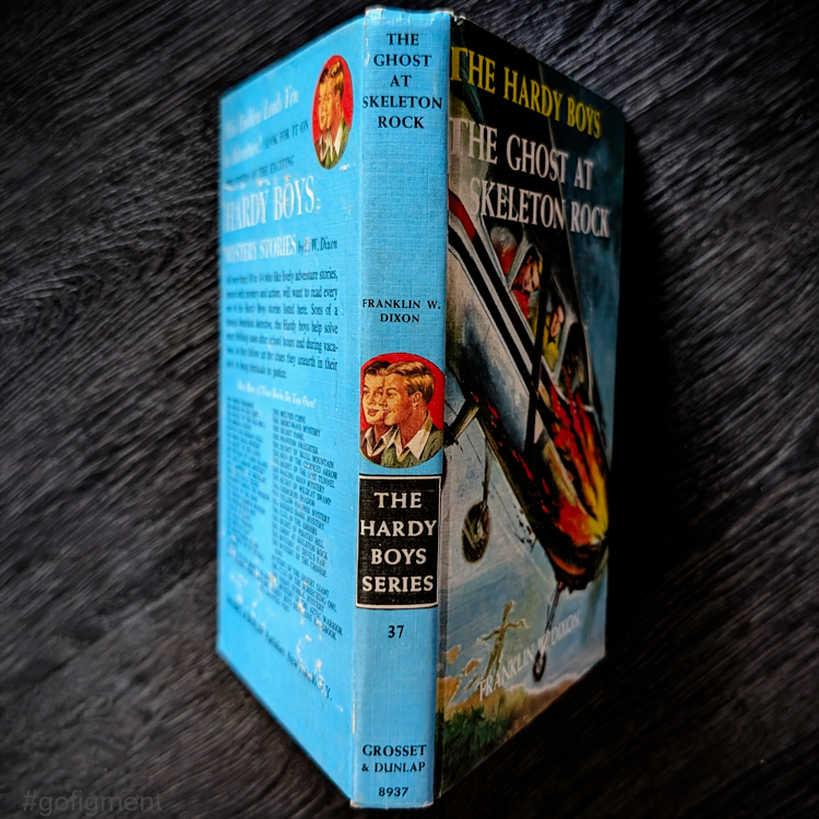 37 The Ghost at Skeleton Rock (1957):  Vintage Hardy Boys Book Blue-Back image 2