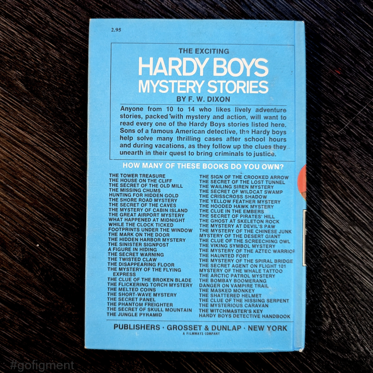 16 A Figure in Hiding (1965):  Vintage Hardy Boys Book Blue-Back image 3