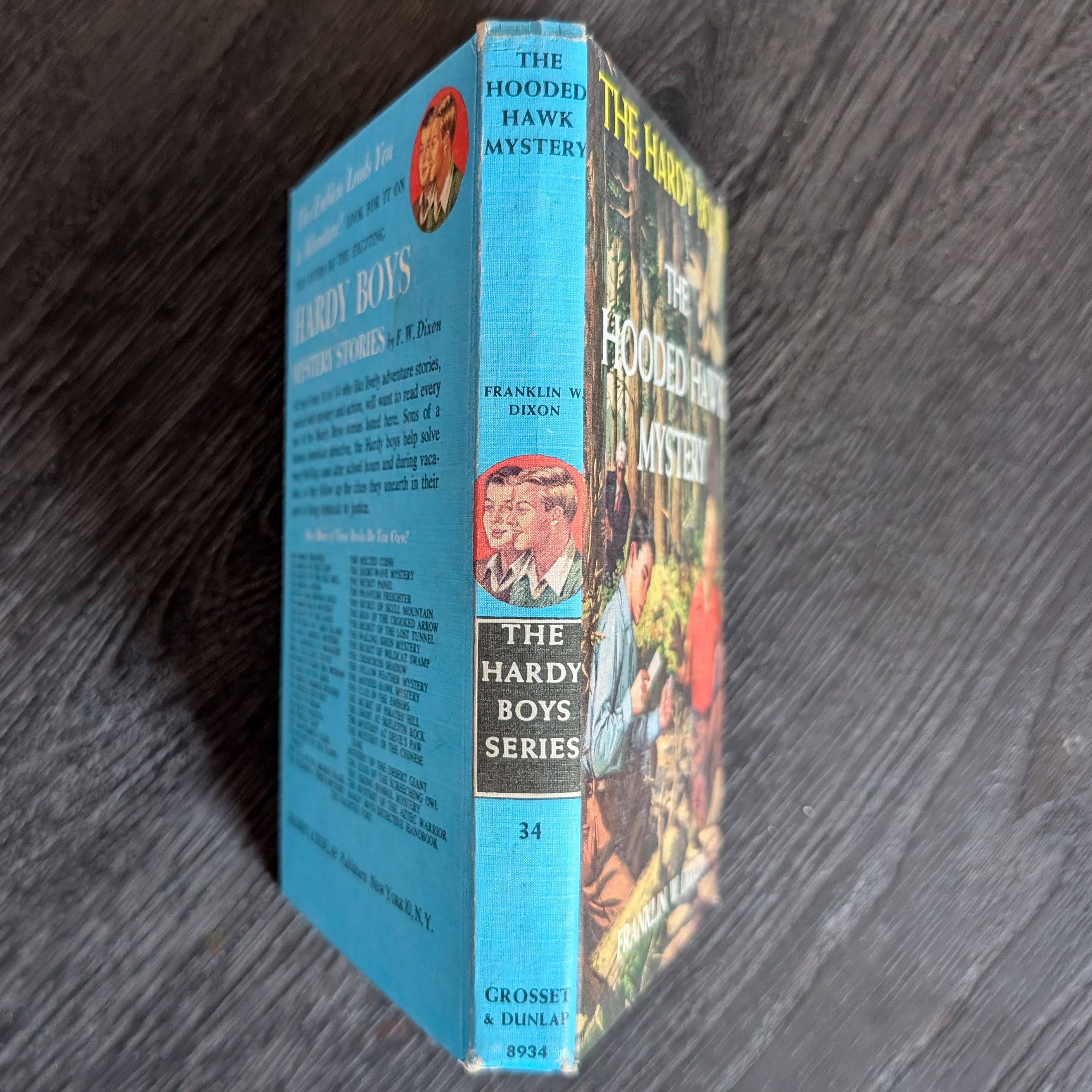 34 The Hooded Hawk Mystery (1954):  Hardy Boys Book (Brown) Blue-Back image 1