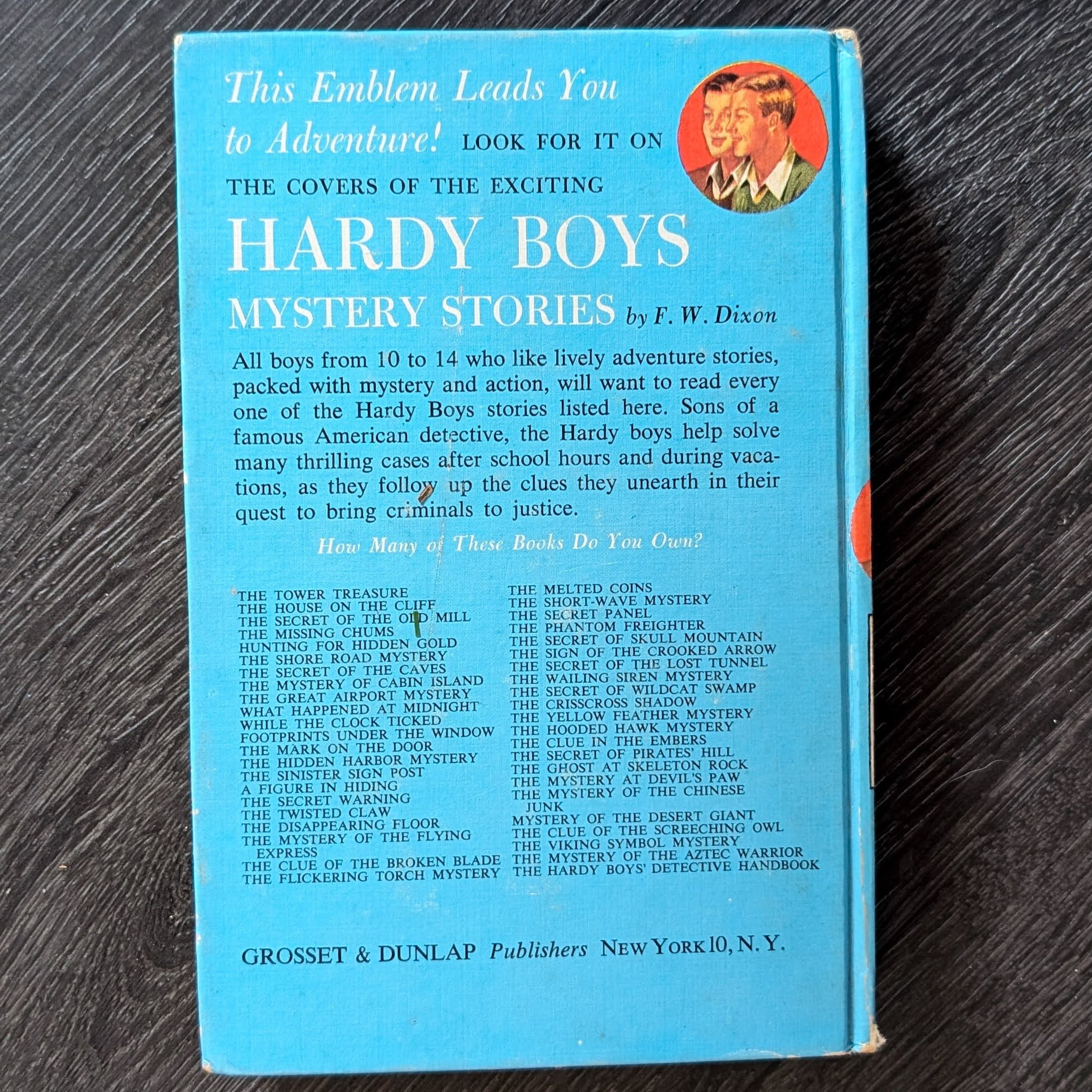 33 The Yellow Feather Mystery (1953):  Vintage Hardy Boys Book Blue-Back image 2