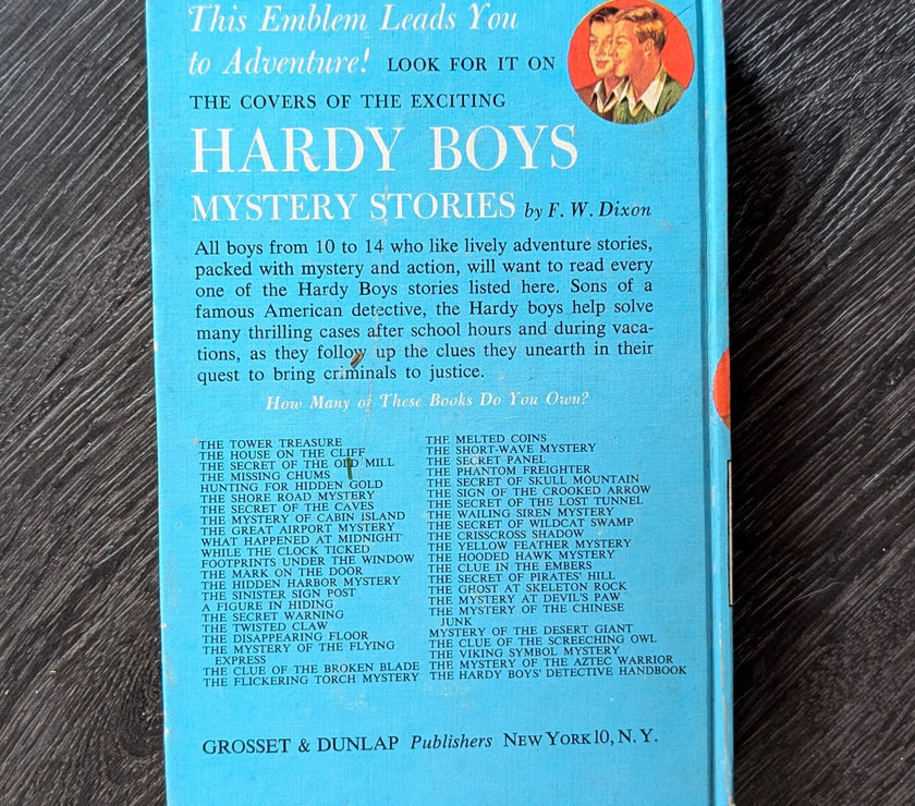 33 The Yellow Feather Mystery (1953):  Vintage Hardy Boys Book Blue-Back image 2