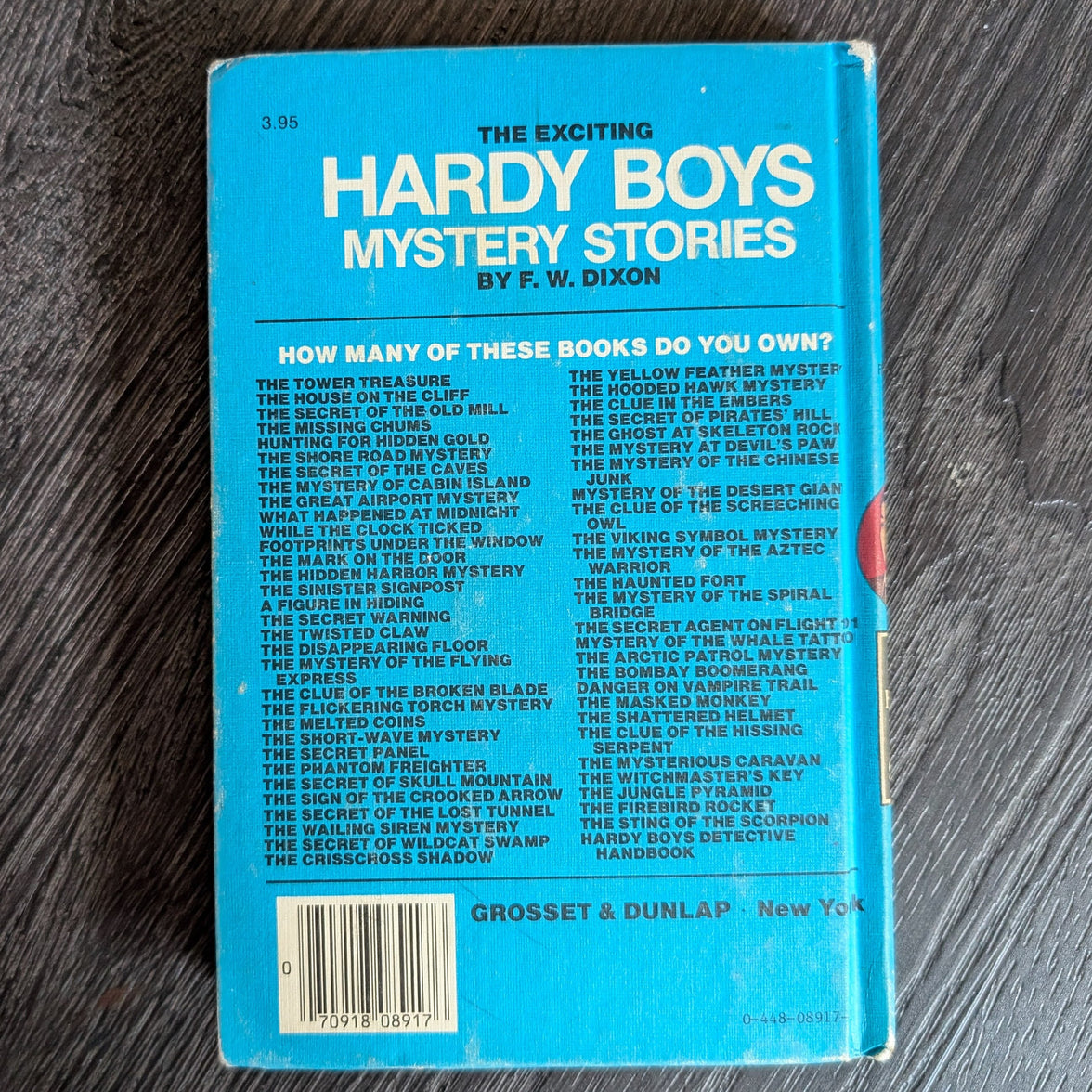 17 The Secret Warning (1966-YN Cameo):  Hardy Boys Book Blue-Back image 3