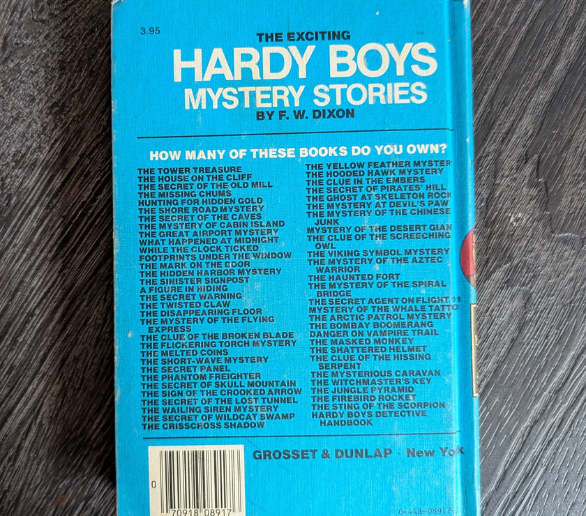 17 The Secret Warning (1966-YN Cameo):  Hardy Boys Book Blue-Back image 3