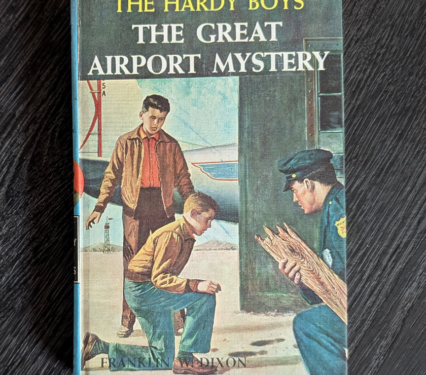 09 The Great Airport Mystery (1965):  Vintage Hardy Boys Book Blue-Back image 0