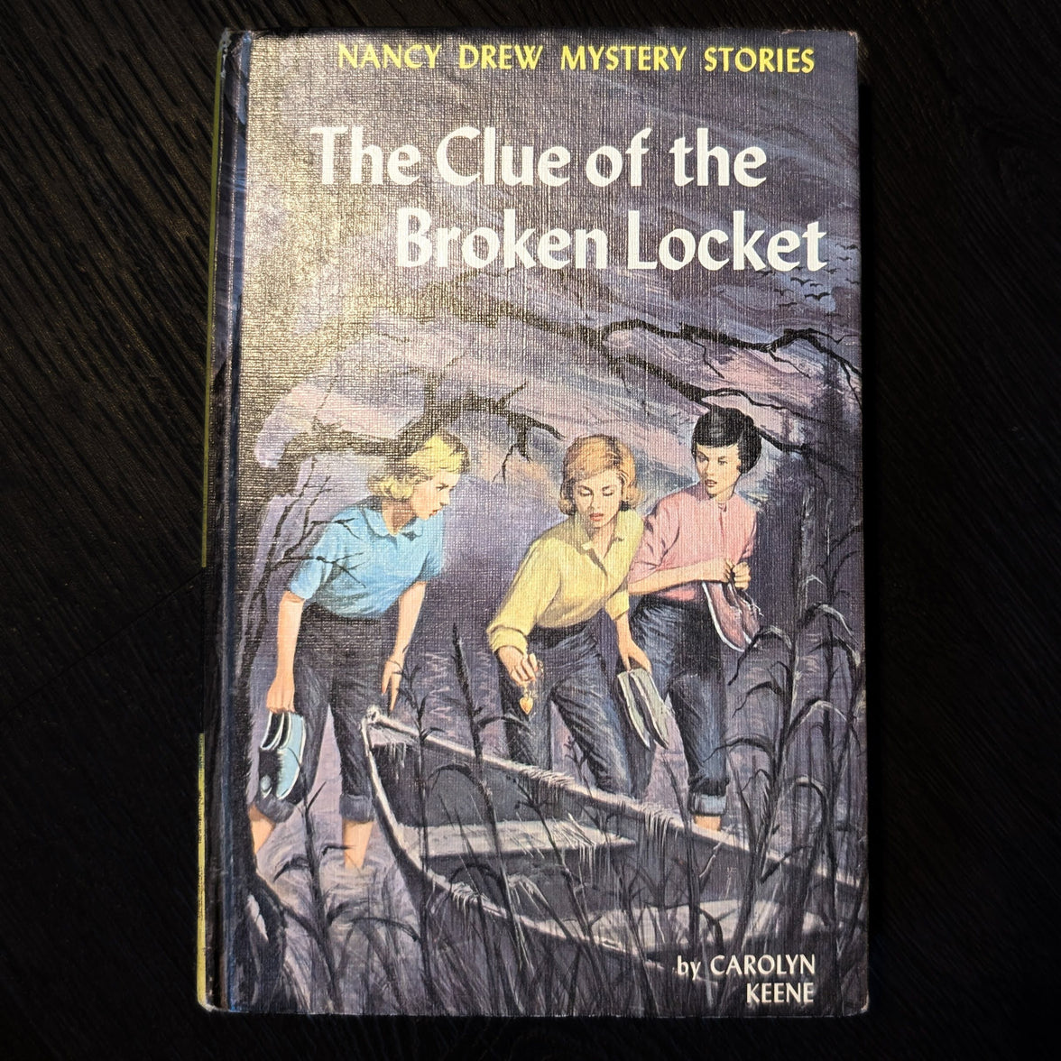 11 The Clue of the Broken Locket Nancy Drew Mystery Books -1965 image 0