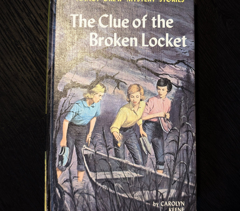11 The Clue of the Broken Locket Nancy Drew Mystery Books -1965 image 0