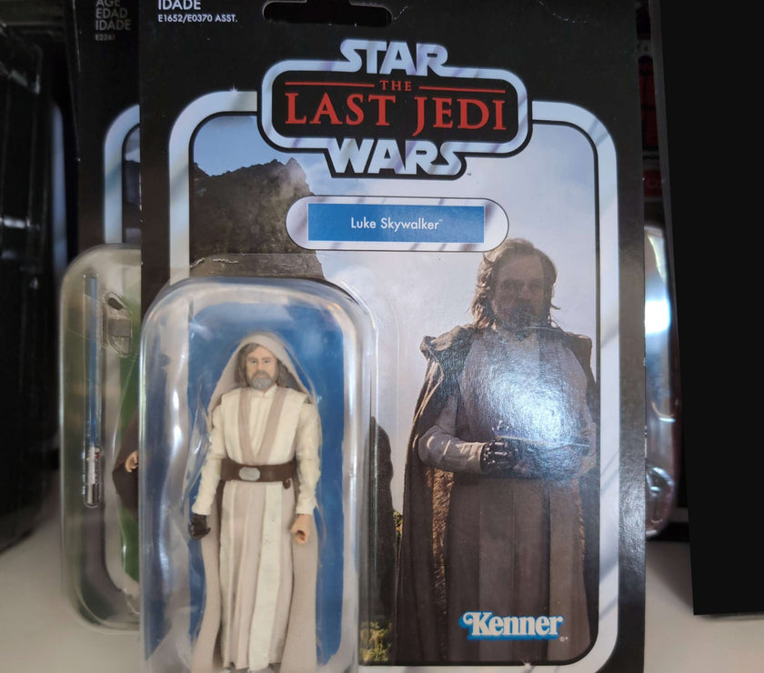 Luke Skywalker Star Wars Vintage Collection Last Jedi action figure with cloak accessory by Hasbro
