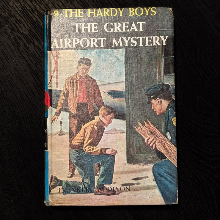 09 The Great Airport Mystery (1965-YN):  Vintage Hardy Boys Book Blue-Back image 0