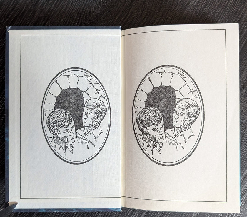 17 The Secret Warning (1966-YN Cameo):  Hardy Boys Book Blue-Back image 2