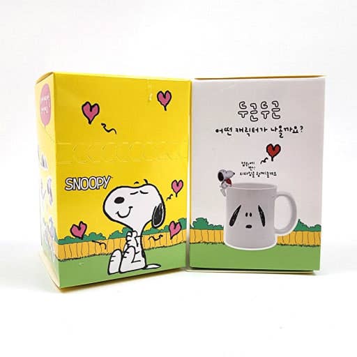 K-Wonderland Peanuts Snoopy blind box packaging featuring Snoopy with heart illustrations and cup figure design preview