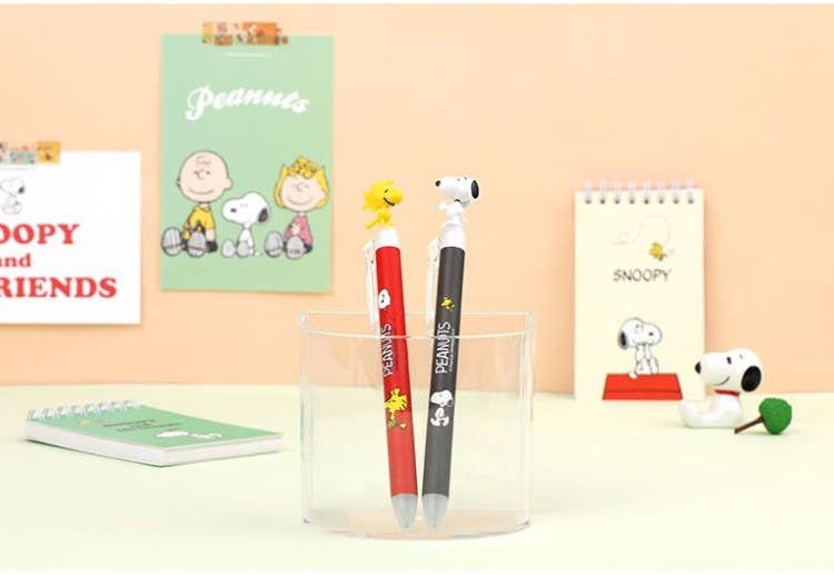 K-Wonderland Peanuts ballpoint pens in red and black featuring Snoopy and Woodstock figure toppers in clear holder