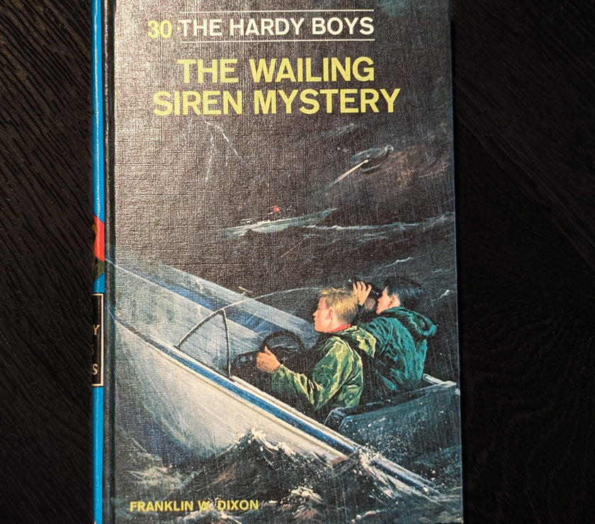 30 The Wailing Siren Mystery (1968-YN):  Vintage Hardy Boys Book Blue-Back image 0