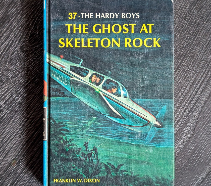 37 The Ghost at Skeleton Rock (1966-YN):  Hardy Boys Book Blue-Back image 0