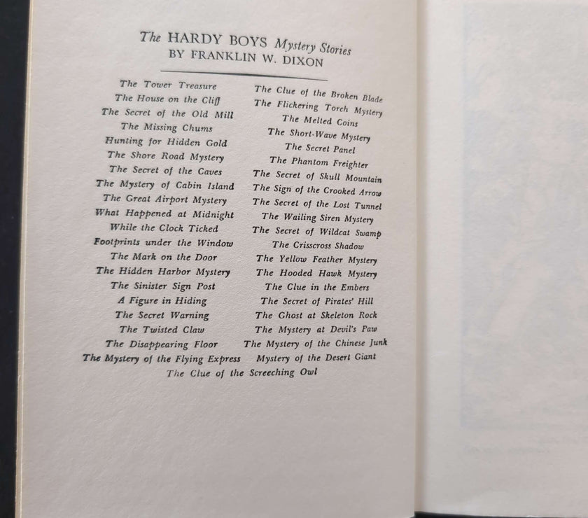 15 The Sinister Signpost (1936):  Vintage Hardy Boys Book Brown image 2