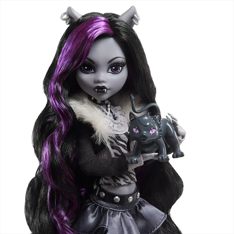Mattel Monster High Reel Drama Clawdeen Wolf doll with purple-streaked hair holding black cat figure