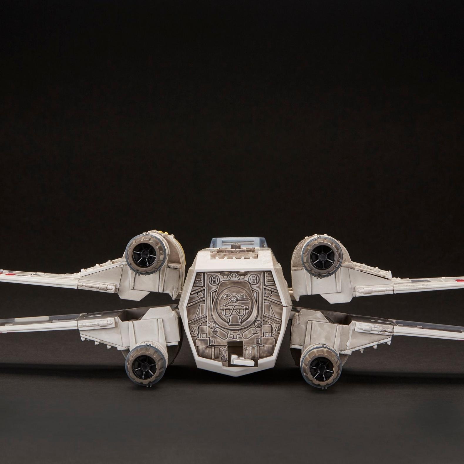 Star Wars Vintage Collection Luke Skywalker Red 5 X-Wing fighter with detailed weathered Kenner design