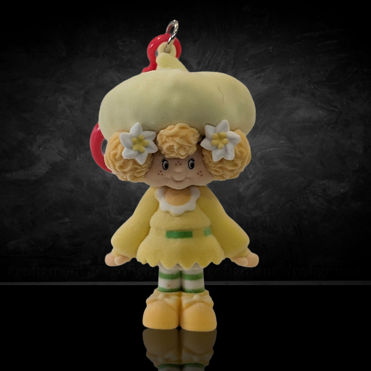 UCC World of Strawberry Shortcake soft flocked mini figure clip hanger in yellow outfit with floral hair accessories