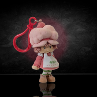 UCC World of Strawberry Shortcake flocked mini figure hanger with pink hat and red clip attachment front view