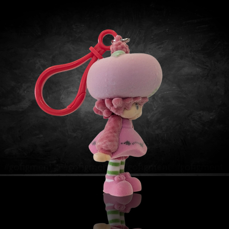 UCC World of Strawberry Shortcake soft flocked mini figure clip wearing large pink hat and red plastic clip side view