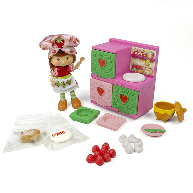 Loyal Subjects Strawberry Shortcake 5.5 inch doll with Berry Bake Shoppe playset and baking accessories