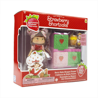 Strawberry Shortcake 5.5" Fashion Doll & Berry Bake Shoppe Playset with Oven