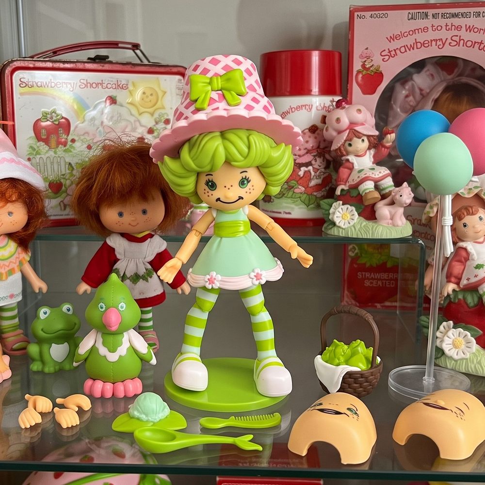 Lime Chiffon DELUXE Strawberry Shortcake Action Figure 1:12 With Accessories by Boss Fight Studio Llc, green-haired figure