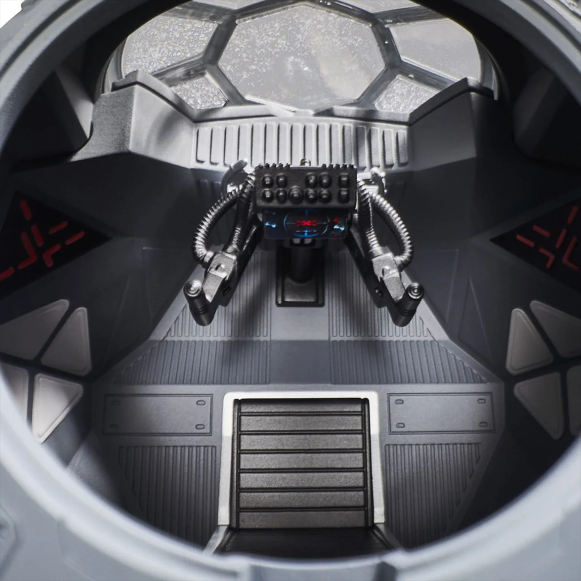 Darth Vader's TIE Advanced Vehicle Star Wars Vintage Collection VC with Figure