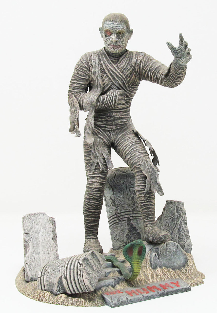 Atlantis Glow in the Dark Mummy Model Kit 1/8 Scale Aurora Tooling USA Made featuring a detailed mummy figure and tomb props