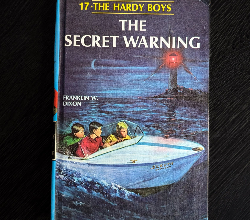 17 Secret Warning (1966-YN):  Vintage Hardy Boys Book image 0