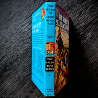 27 The Secret of Skull Mountain (1948):  Vintage Hardy Boys Book Blue-Back image 1