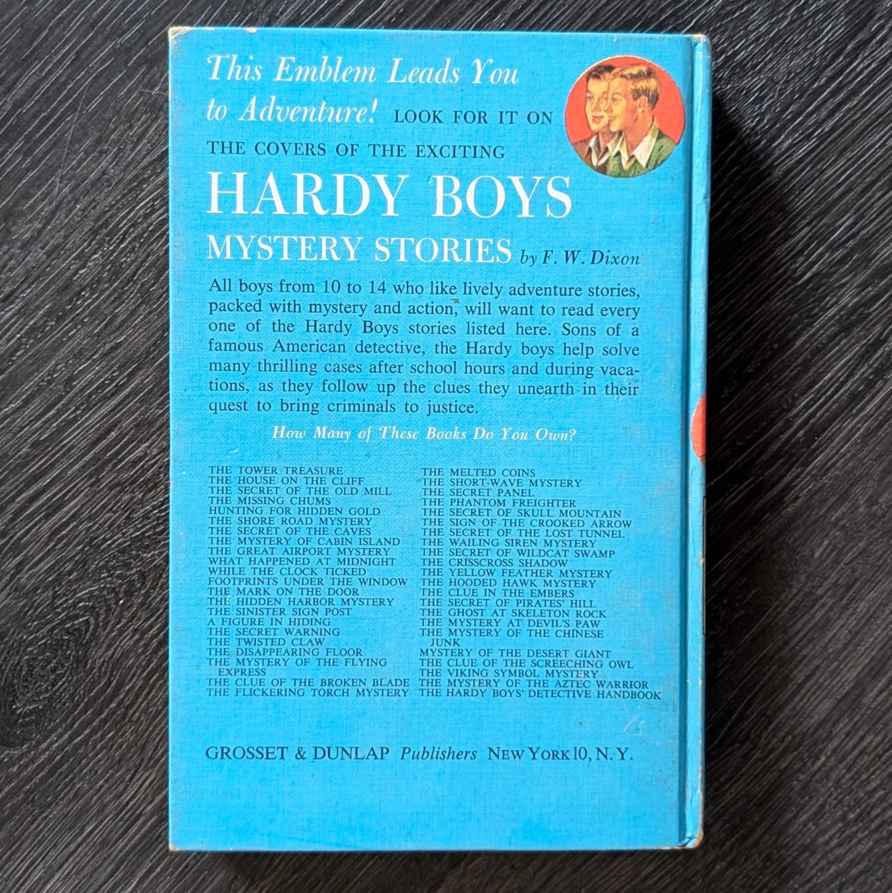 26 The Phantom Freighter (1947):  Vintage Hardy Boys Book Blue-Back image 1