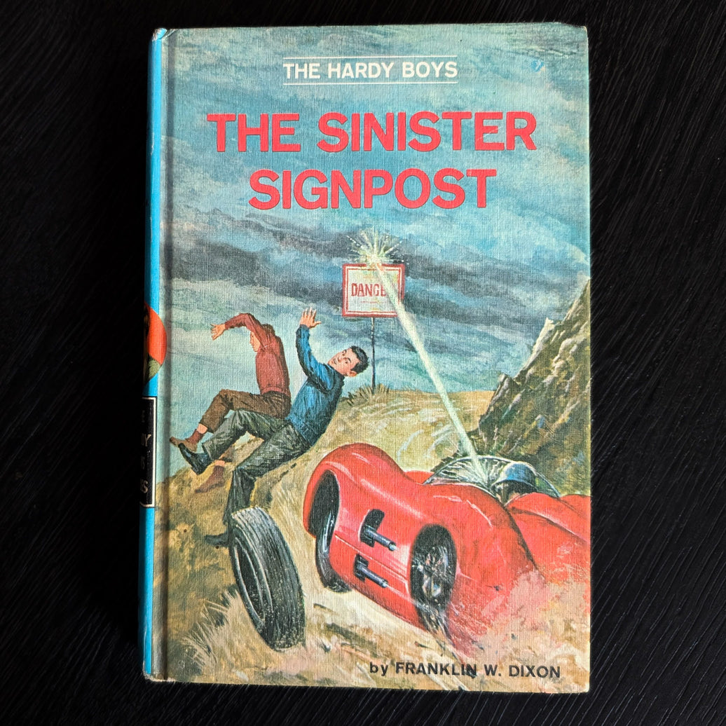 15 The Sinister Signpost 1968):  Vintage Hardy Boys Book Blue-Back image 0