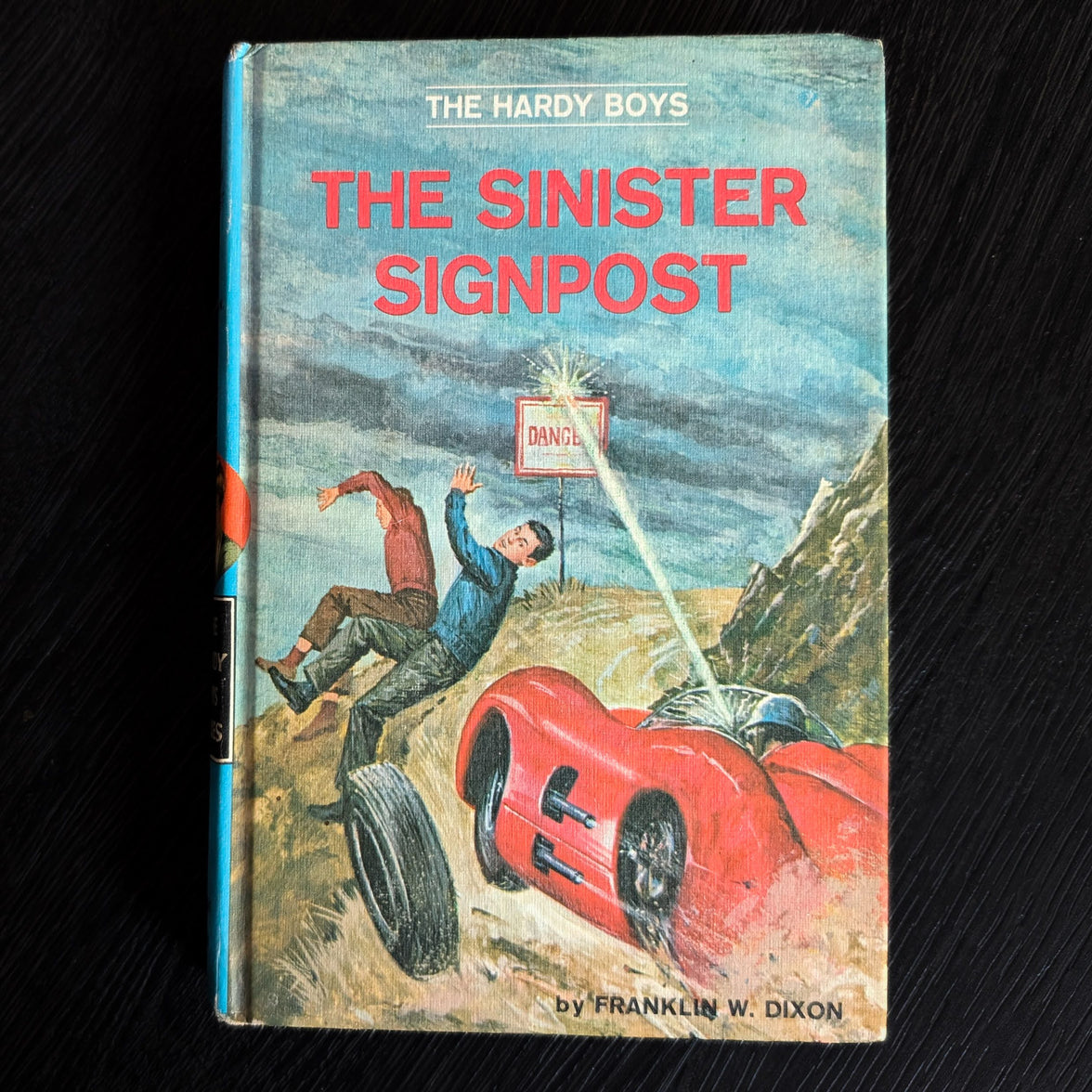 15 The Sinister Signpost 1968):  Vintage Hardy Boys Book Blue-Back image 0