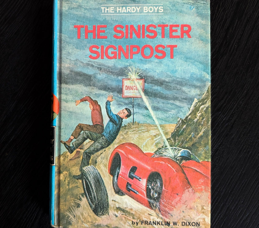 15 The Sinister Signpost 1968):  Vintage Hardy Boys Book Blue-Back image 0